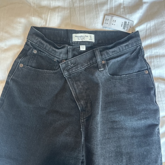 Abercrombie & fitch the 90s straight ultra high rise curve love. Size 27 short - Picture 2 of 3